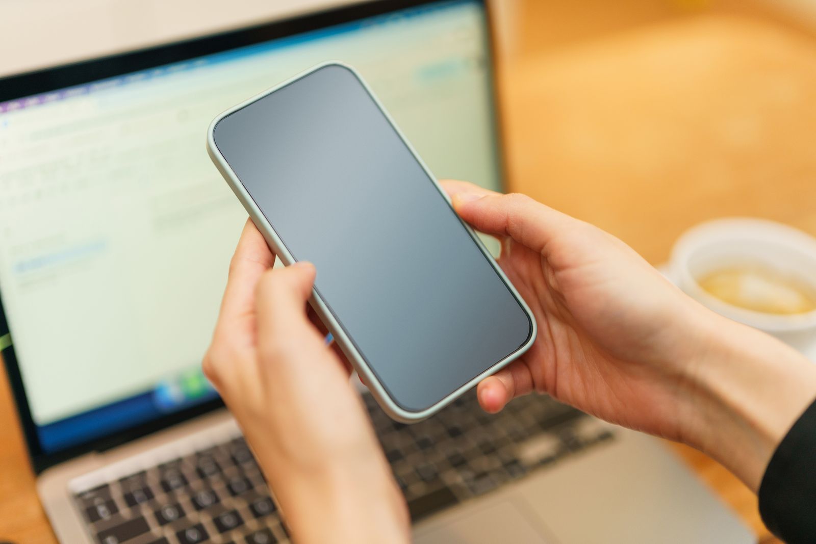 スマートフォンへの通知をすぐ確認する人